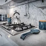 Yid Penthouse On River With Parking Appartement *