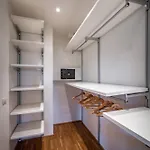Yid Penthouse On River With Parking