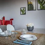 Yid Penthouse On River With Parking Appartement *