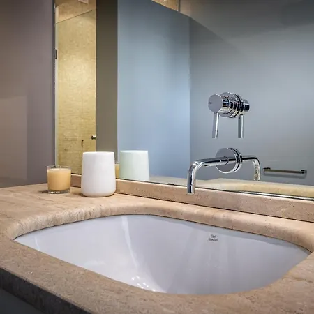 Yid Penthouse On River With Parking * Florence