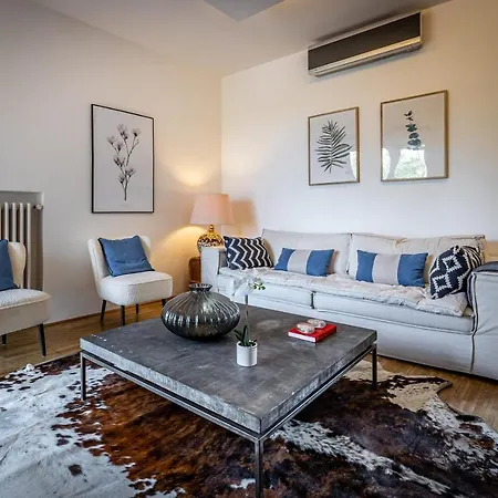 Yid Penthouse On River With Parking Apartment