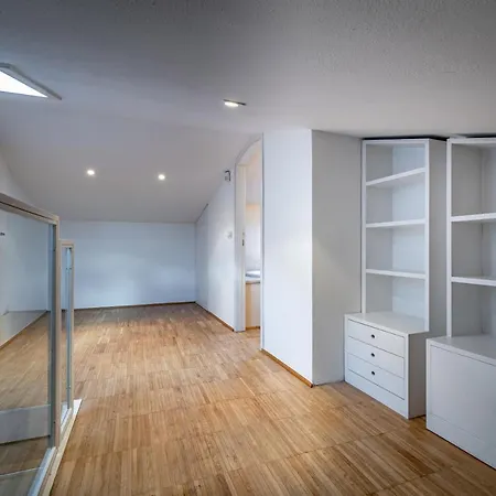 Yid Penthouse On River With Parking * Florence