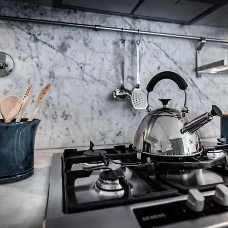 Yid Penthouse On River With Parking Apartamento