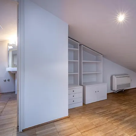 Yid Penthouse On River With Parking Florence