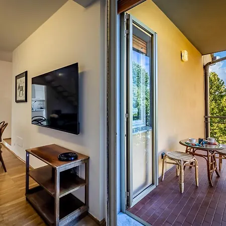 Yid Penthouse On River With Parking * Florence
