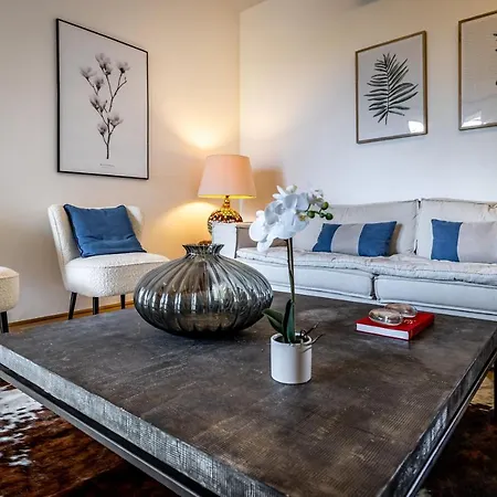 Yid Penthouse On River With Parking