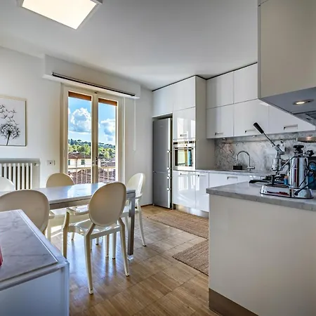 Yid Penthouse On River With Parking Apartment Florence